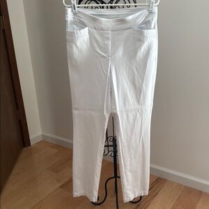 Briggs New York White Ankle Pants